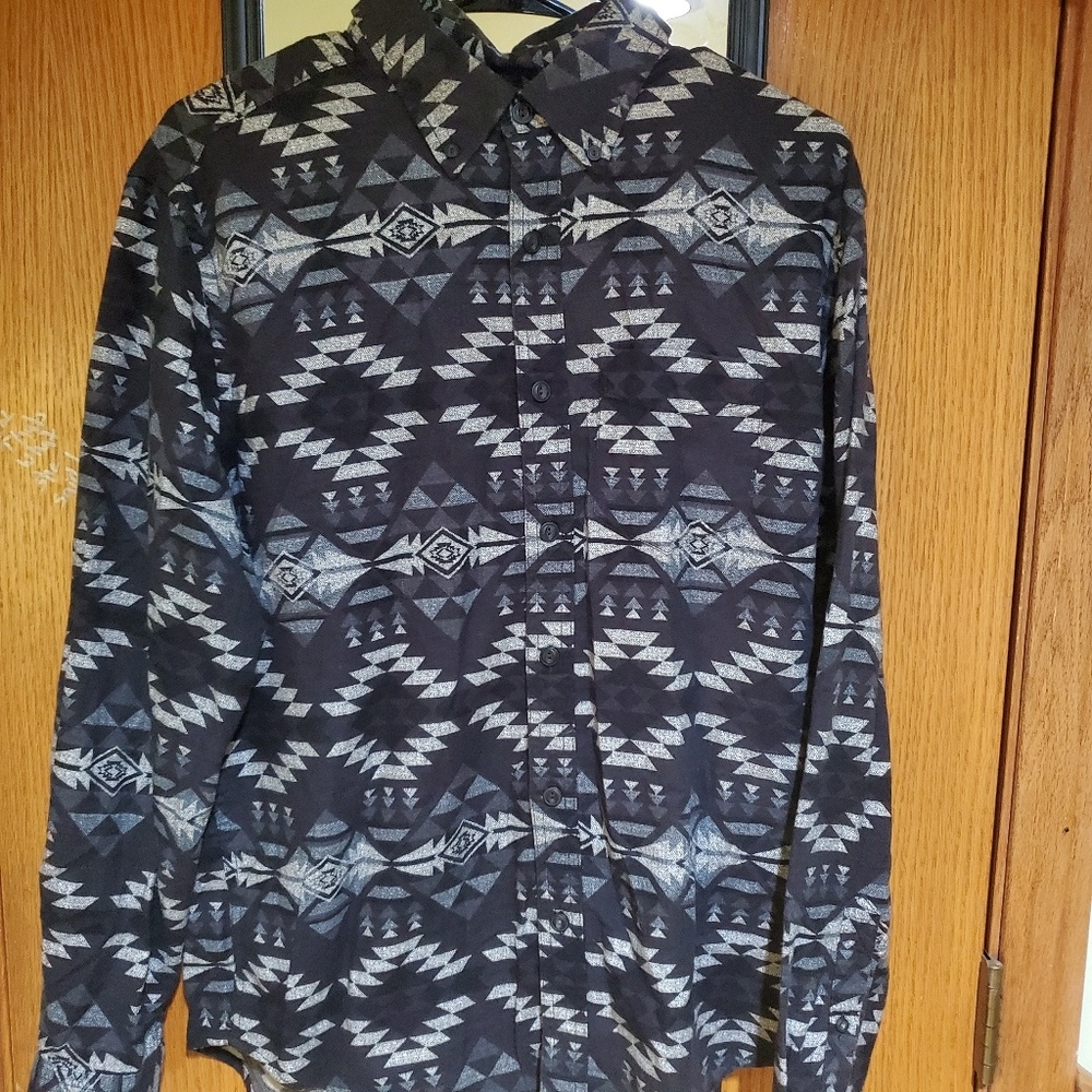 American Eagle Button Up w/ pattern